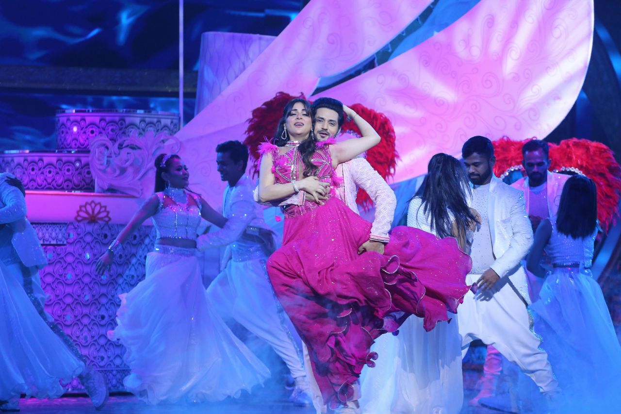 Shraddha Arya gave an impressive performance at the Zee Rishtey Awards