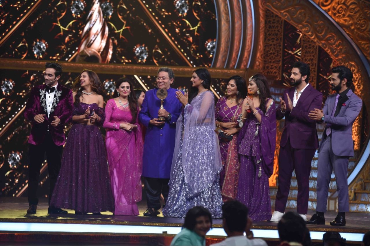Shabir Ahluwalia, Shraddha Arya, Shakti Arora, and Aishwarya Khare, among others, were winners at the Zee Rishtey Awards 2022