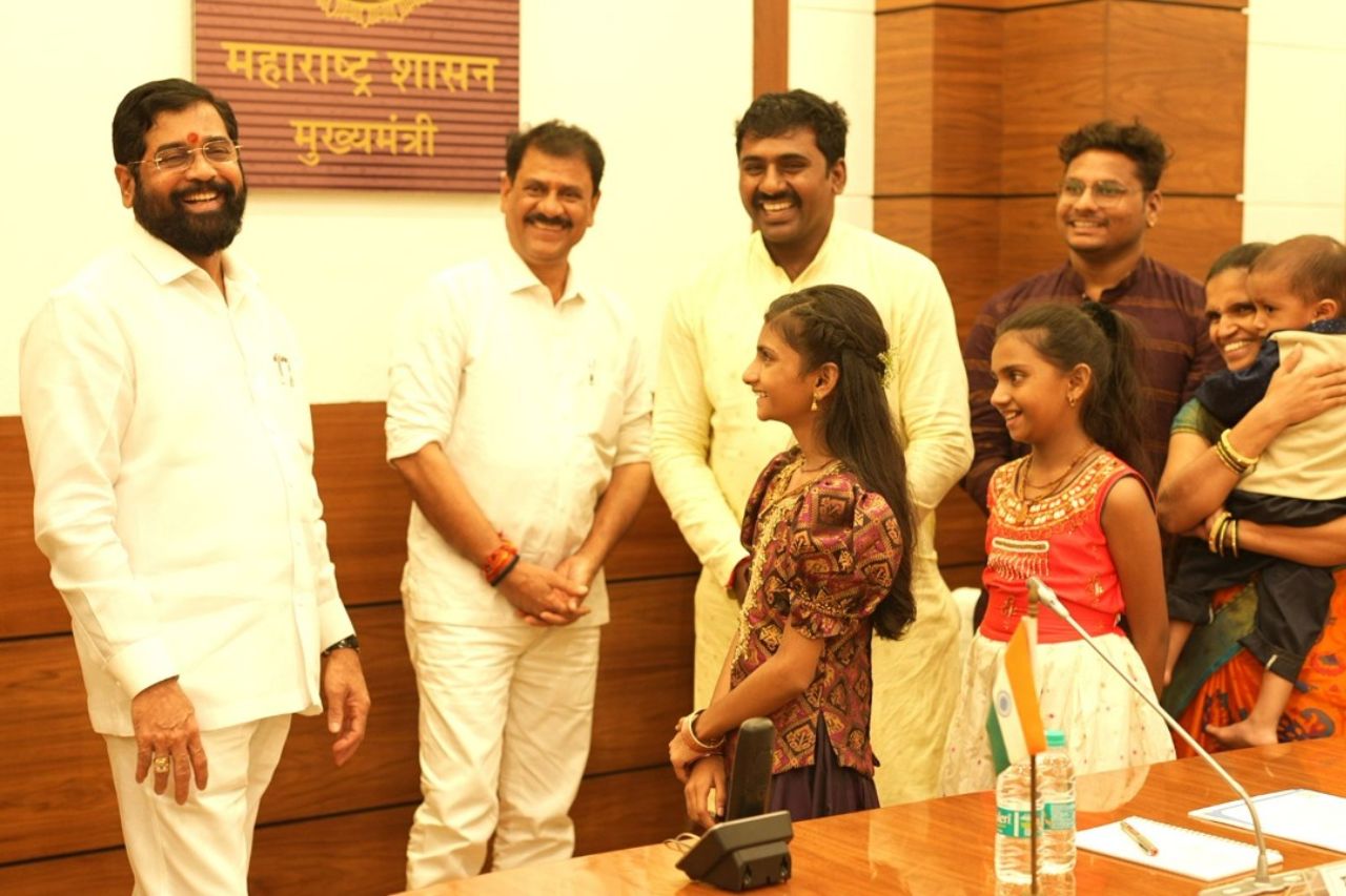 Chief Eknath Shinde invites Sa Re Ga Ma Pa Li’l Champ Dnyaneshwari Gadage to Varsha Bungalow!!